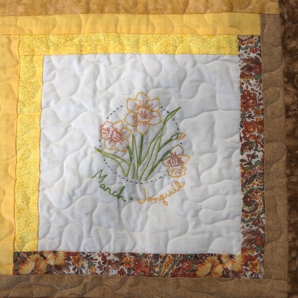 Handcrafted Quilt Flower of the Month Embroidery Patchwork Design Meander 70x55 - Picture 12 of 16